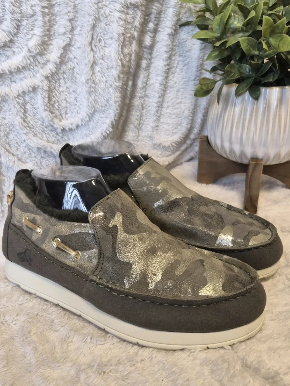 NEW Sperry Moc-Sider Slip-On Shoes Olive Green Camo Leather Faux Fur Lined Sz 8